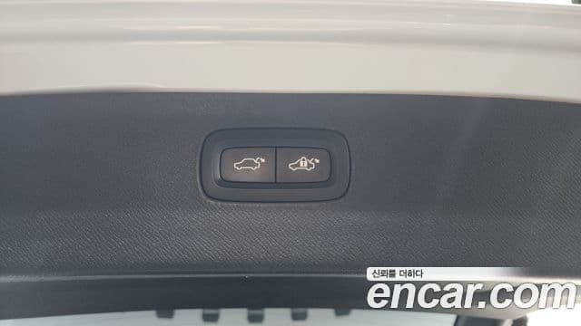 Volvo XC90 2019 — Photo 6/39