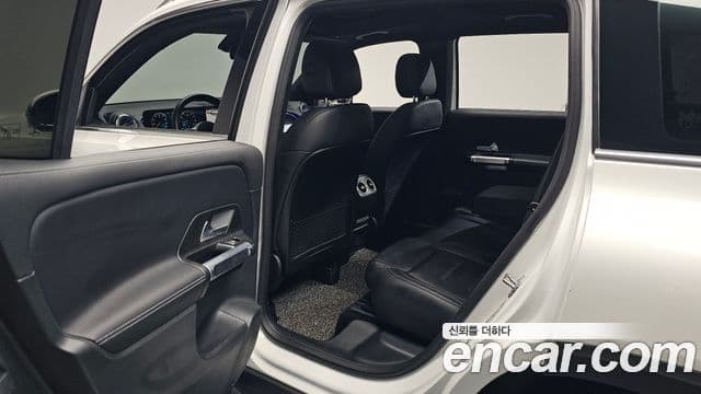 Mercedes-Benz GLB-Class 2021 — ფოტო 11/20