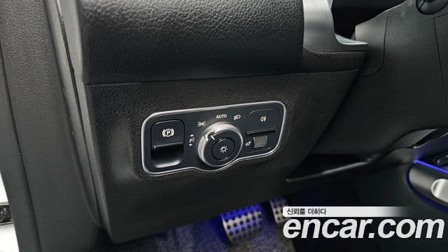 Mercedes-Benz GLB-Class 2021 — ფოტო 17/20