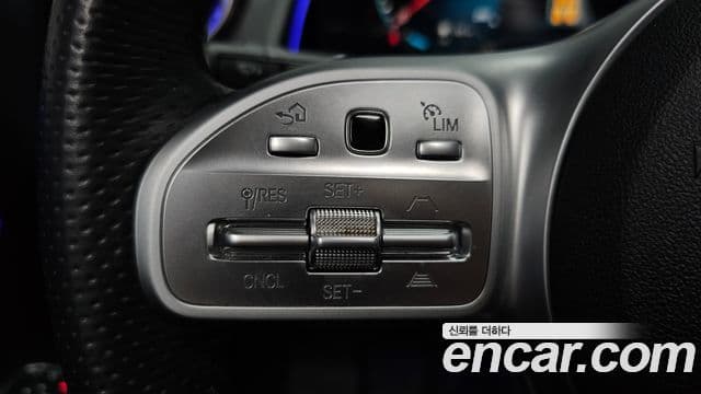 Mercedes-Benz GLB-Class 2021 — ფოტო 18/20