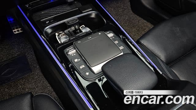 Mercedes-Benz GLB-Class 2021 — ფოტო 19/20