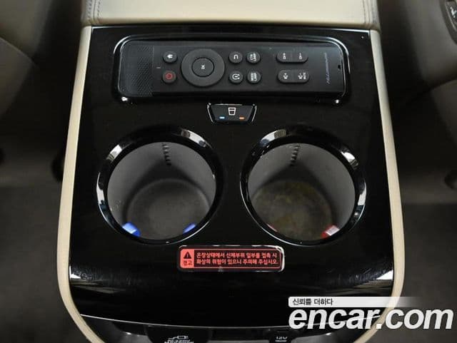 Kia Carnival 2021 — ფოტო 16/20