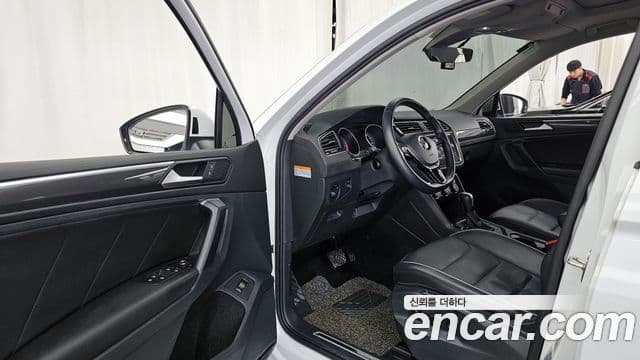 Volkswagen Tiguan 2019 — Şəkil 10/20