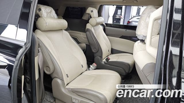 Kia Carnival 2021 — ფოტო 12/20
