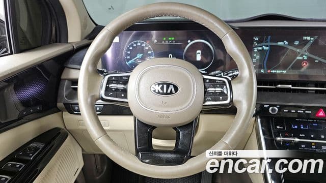 Kia Carnival 2021 — ფოტო 13/20