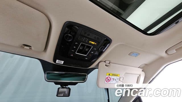 Kia Carnival 2021 — ფოტო 17/20