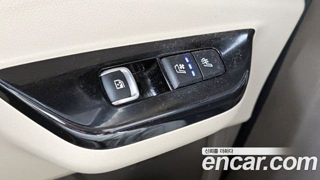 Kia Carnival 2021 — ფოტო 18/20