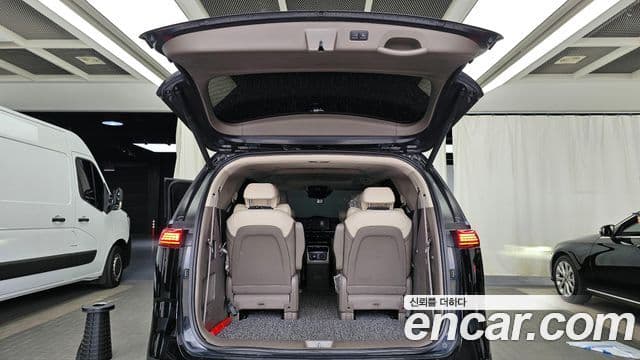 Kia Carnival 2021 — фото 20 из 20