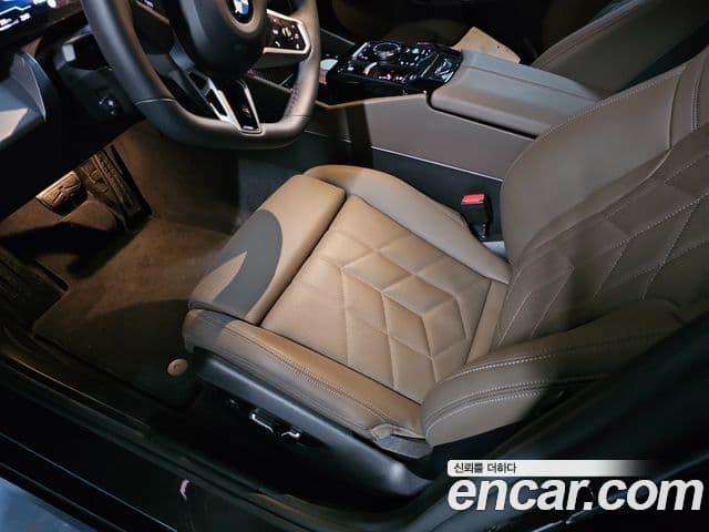 BMW 5 Series 2025 — ფოტო 8/18