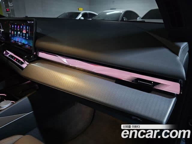 BMW 5 Series 2025 — ფოტო 14/18