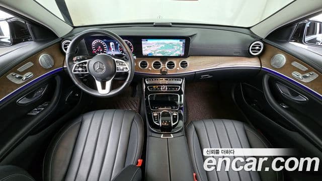 Mercedes-Benz E-Class 2020 — ფოტო 7/20