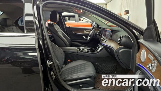 Mercedes-Benz E-Class 2020 — ფოტო 11/20
