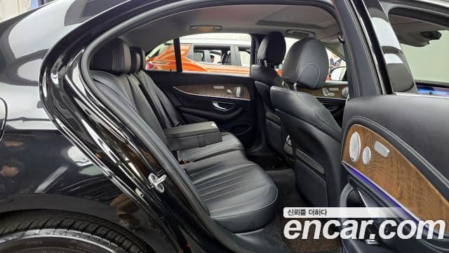 Mercedes-Benz E-Class 2020 — ფოტო 12/20