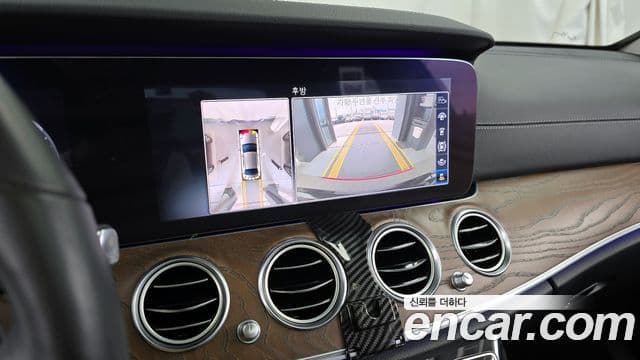 Mercedes-Benz E-Class 2020 — ფოტო 15/20