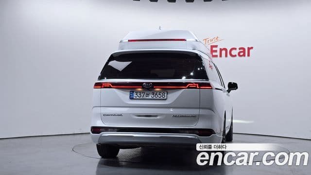 Kia Carnival 2021 — ფოტო 4/20