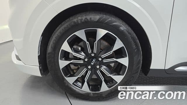 Kia Carnival 2021 — ფოტო 5/20