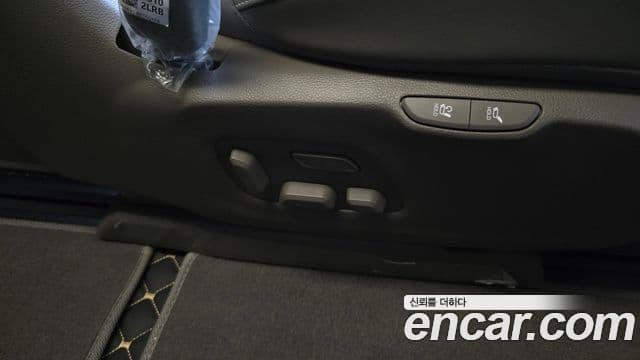 Kia Carnival 2021 — ფოტო 15/20