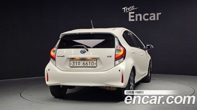 Toyota Prius C 2018 — Şəkil 1/20
