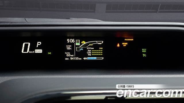 Toyota Prius C 2018 — Şəkil 14/20