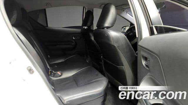 Toyota Prius C 2018 — Şəkil 3/20