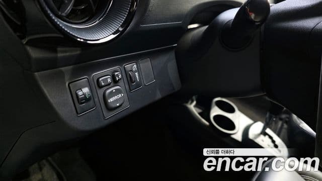 Toyota Prius C 2018 — Şəkil 15/20