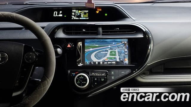 Toyota Prius C 2018 — Şəkil 18/20