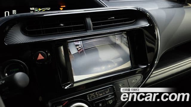 Toyota Prius C 2018 — Şəkil 19/20