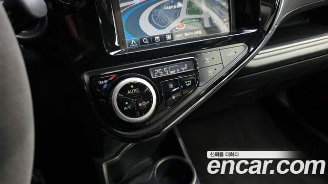Toyota Prius C 2018 — Şəkil 2/20
