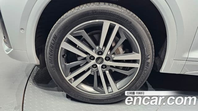 Audi Q5 2022 — ფოტო 5/20