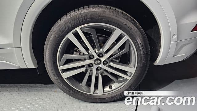 Audi Q5 2022 — Photo 15/33