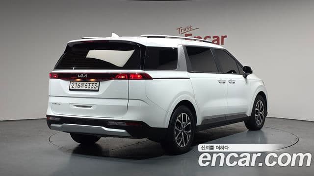 Kia Carnival 2023 — ფოტო 2/20