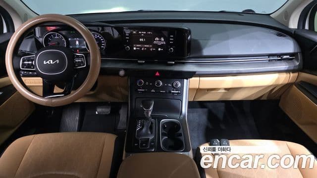 Kia Carnival 2023 — ფოტო 7/20