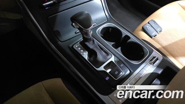Kia Carnival 2023 — ფოტო 9/20