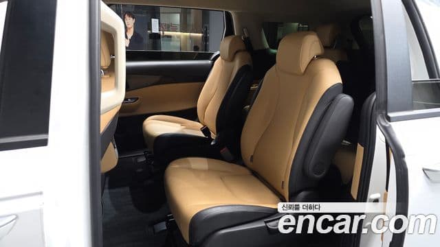 Kia Carnival 2023 — ფოტო 12/20