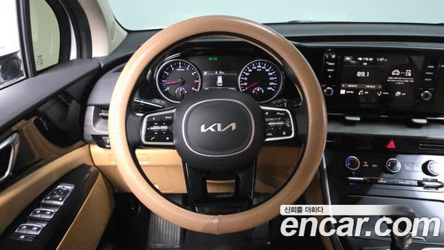 Kia Carnival 2023 — ფოტო 13/20