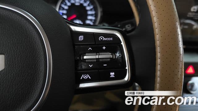 Kia Carnival 2023 — ფოტო 17/20