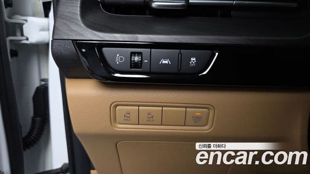 Kia Carnival 2023 — ფოტო 18/20