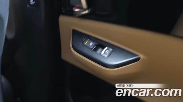 Kia Carnival 2023 — ფოტო 19/20