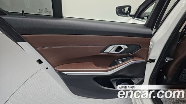 BMW 3 Series 2021 — Photo 9/30