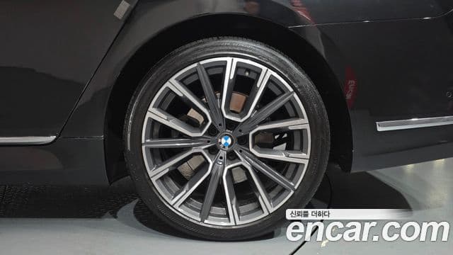 BMW 7 Series 2022 — Photo 33/38
