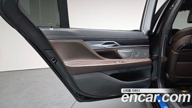 BMW 7 Series 2022 — Photo 28/38