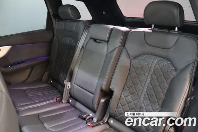 Audi Q7 2025 — Photo 1/20