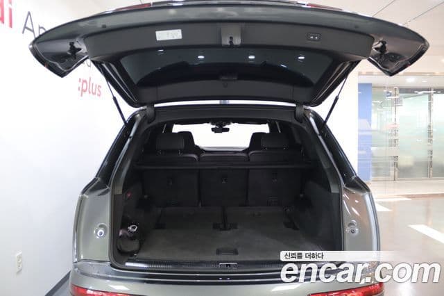 Audi Q7 2025 — Photo 9/20