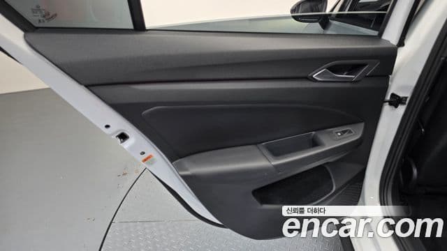 Volkswagen Golf 2024 — Photo 16/34