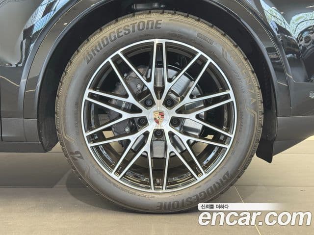 Porsche Cayenne 2025 — ფოტო 6/20