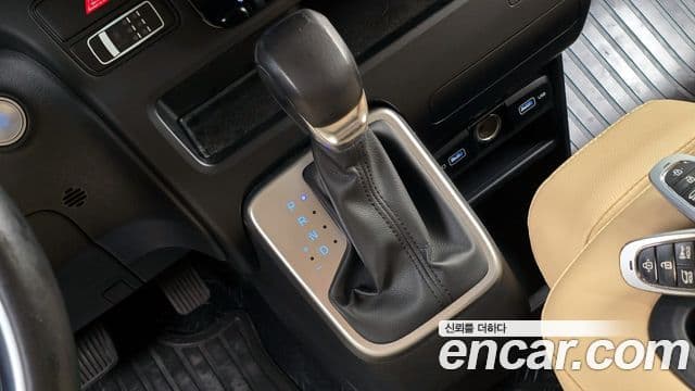 Hyundai Staria 2021 — ფოტო 9/20