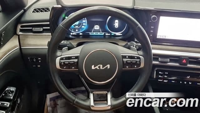 Kia K5 2022 — ფოტო 14/18