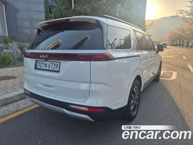 Kia Carnival 2023 — ფოტო 4/18