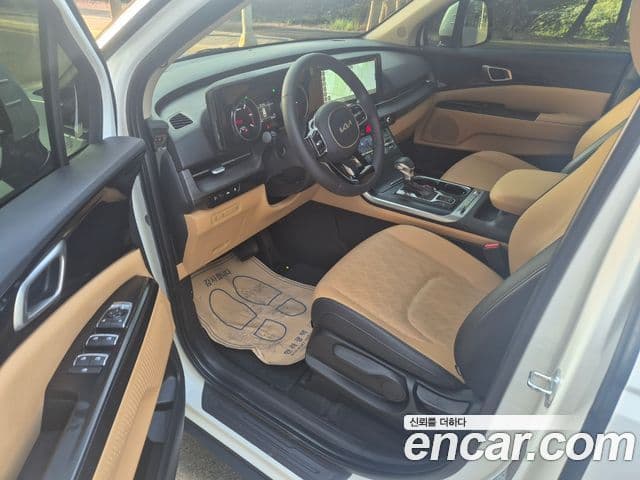 Kia Carnival 2023 — ფოტო 6/18