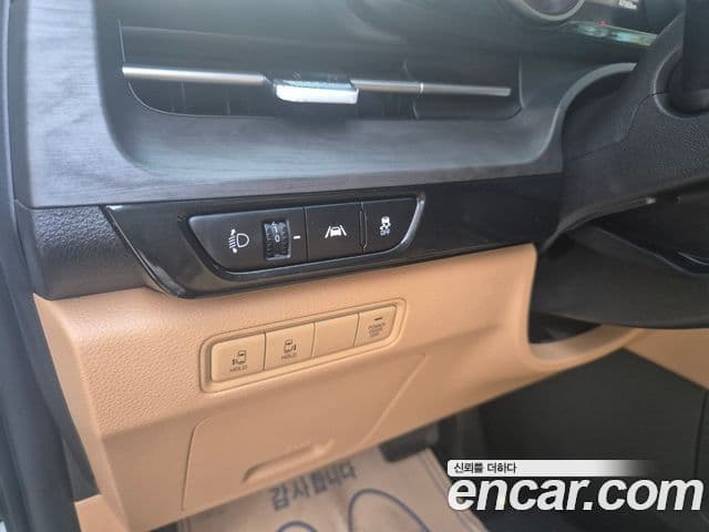 Kia Carnival 2023 — ფოტო 7/18